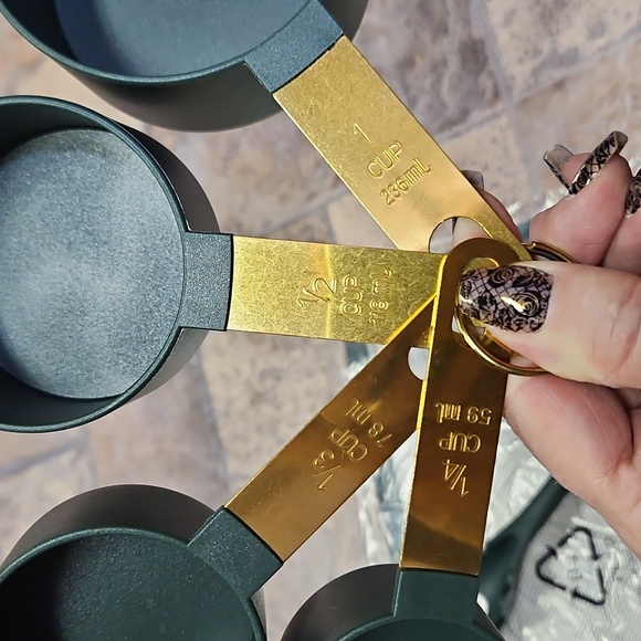 Thyme & Table Utensils And Baking Items - Picture 10 of 10